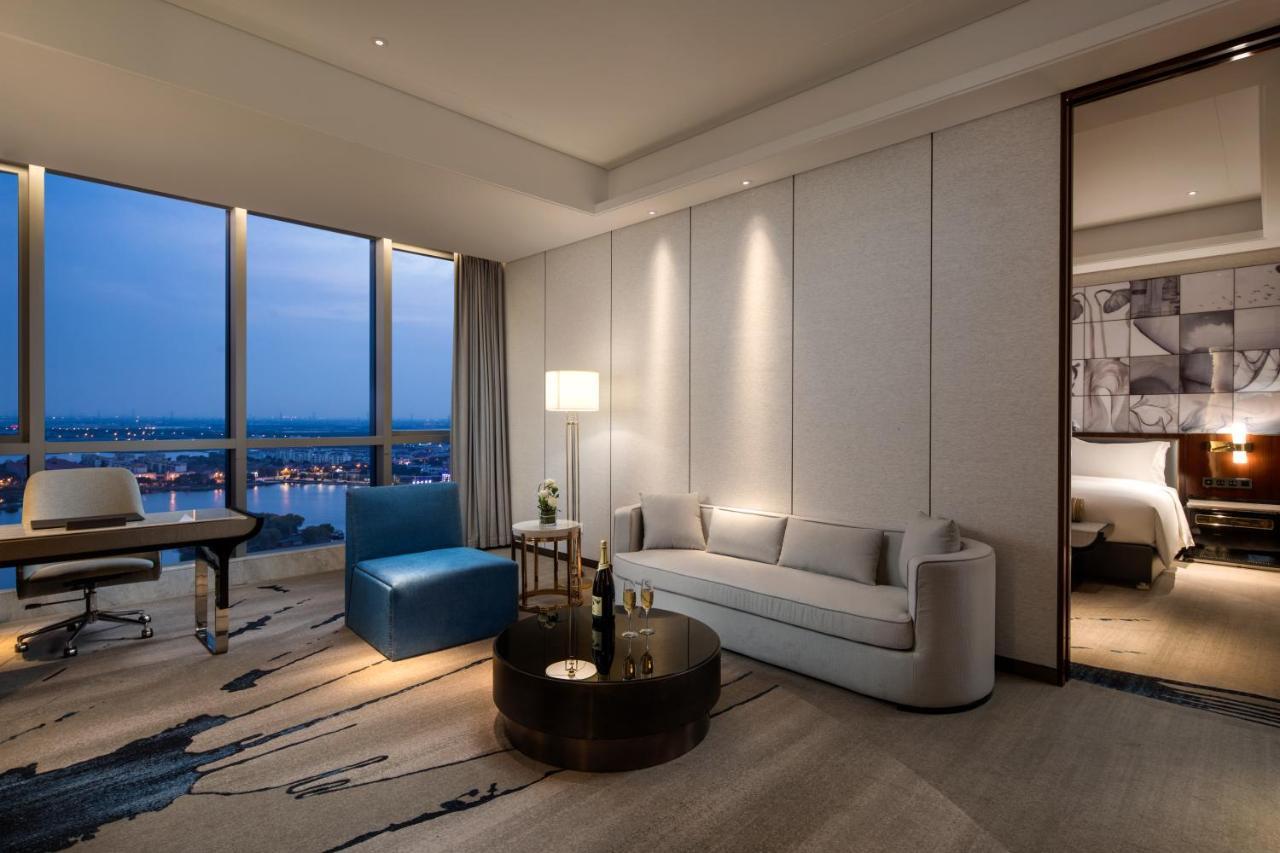 ホテル Wyndham Grand Suzhou Fenhu Xinta エクステリア 写真